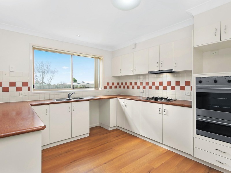 2 Beverley Close, Middle Ridge QLD 4350