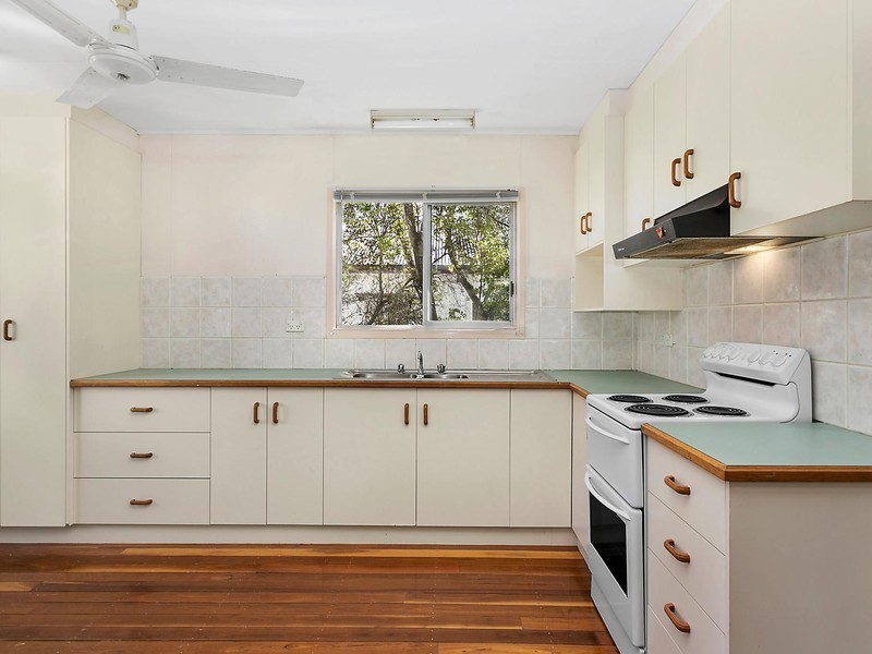 19 Rhyde Street, Mount Lofty QLD 4350