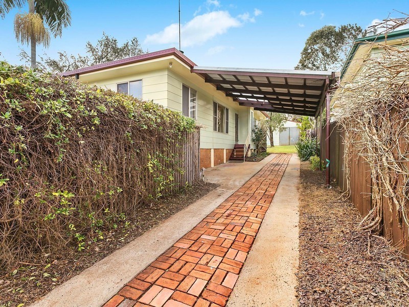 19 Rhyde Street, Mount Lofty QLD 4350