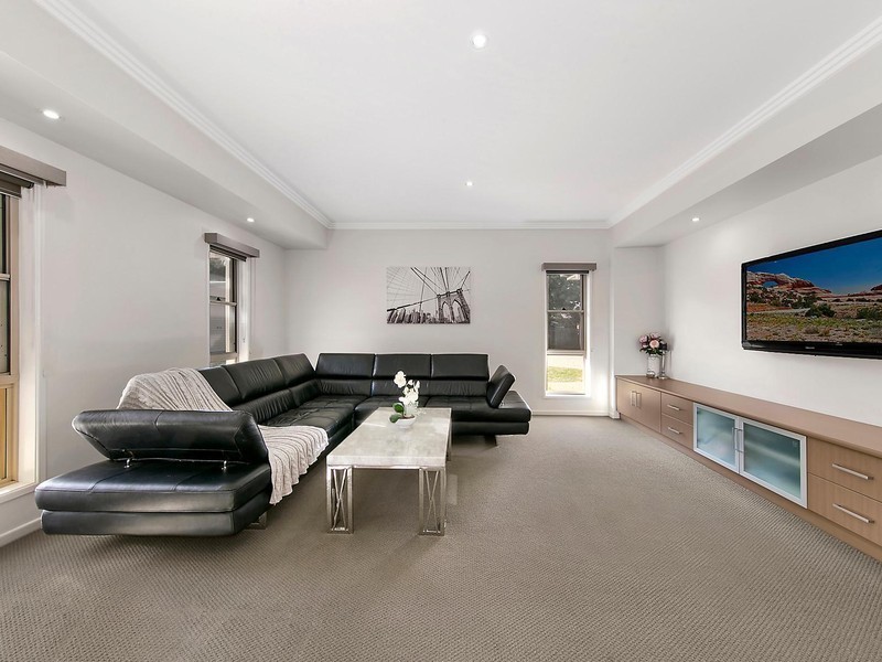 3 Lupin Court, Centenary Heights QLD 4350