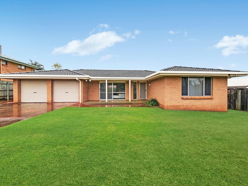 19 Knockator Crescent, Centenary Heights QLD 4350