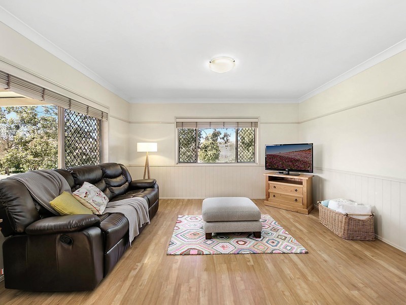 10 Hillcrest Court, Kearneys Spring QLD 4350