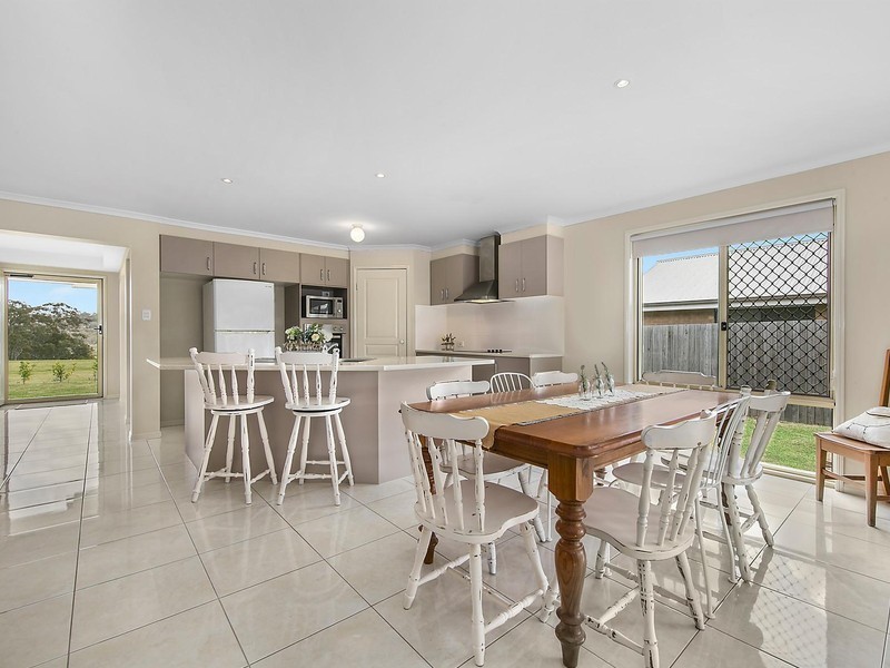 38 Sunset Drive, Glenvale QLD 4350