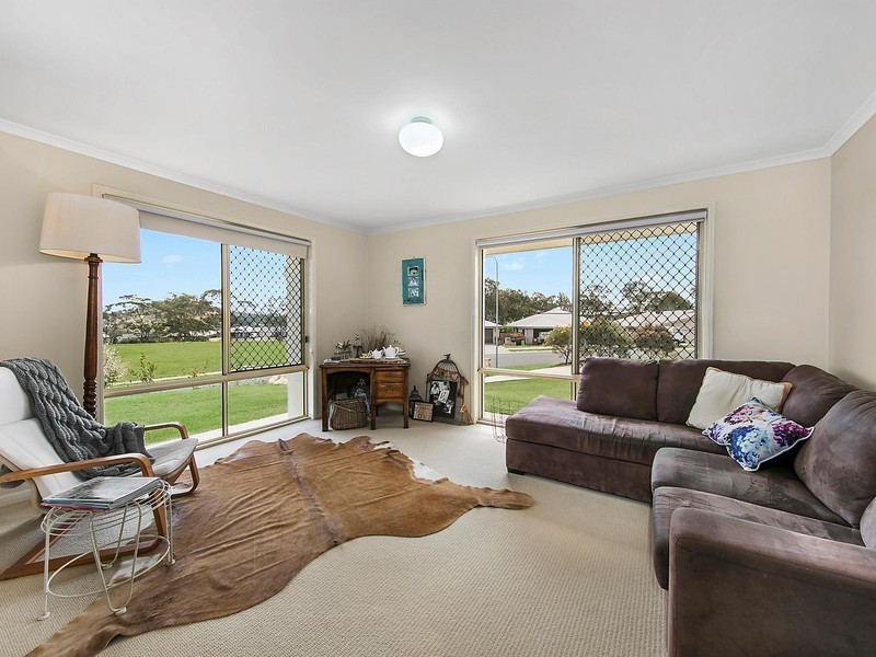 38 Sunset Drive, Glenvale QLD 4350