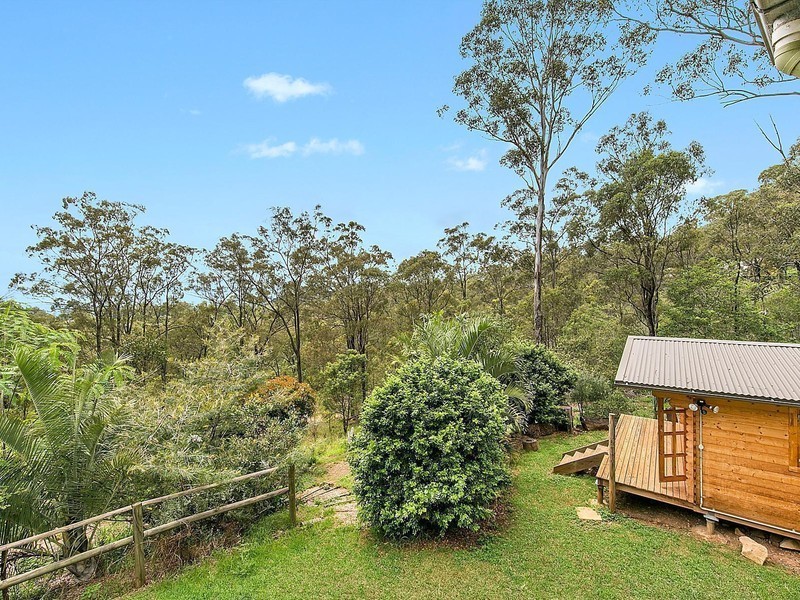 3 Clive Crescent, Withcott QLD 4352