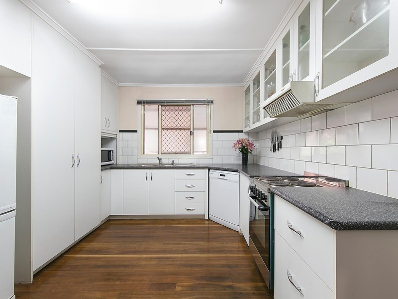 16 Erbacher Street, Centenary Heights QLD 4350