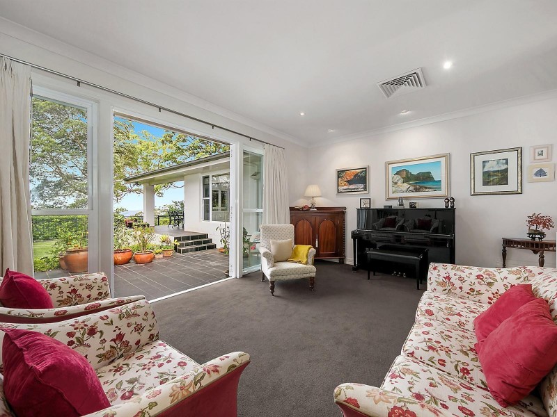 6 Flagstone Creek Road, Middle Ridge QLD 4350