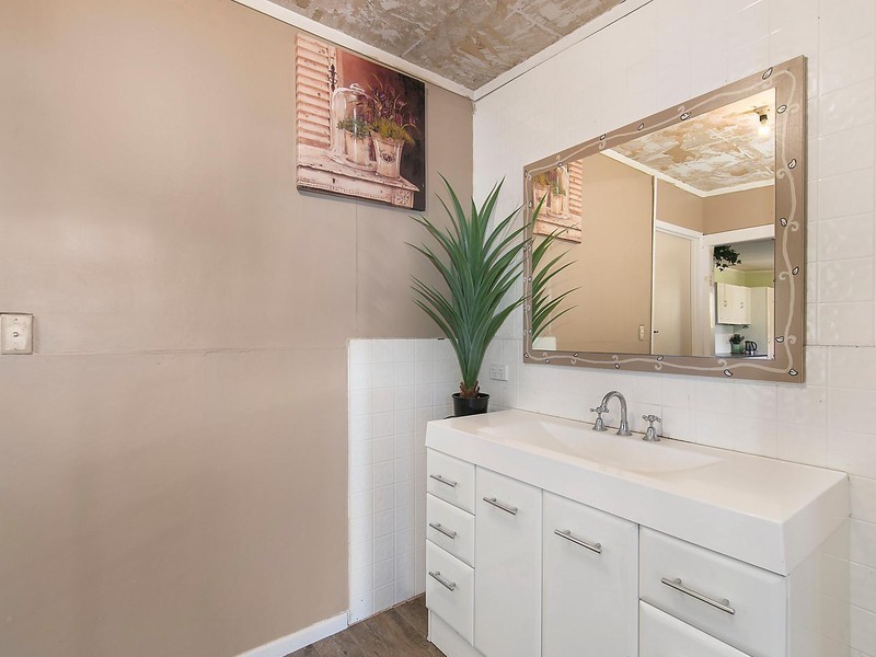 25 Butt Street, Harristown QLD 4350
