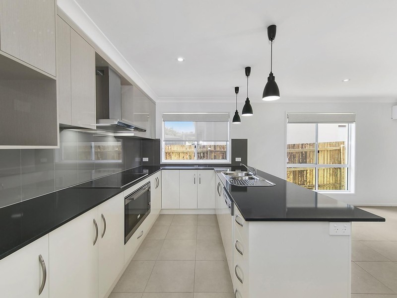 2/1 Sander Street, Rangeville QLD 4350