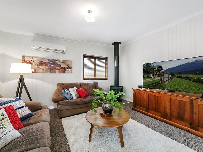 56 Mary Street, Mount Lofty QLD 4350