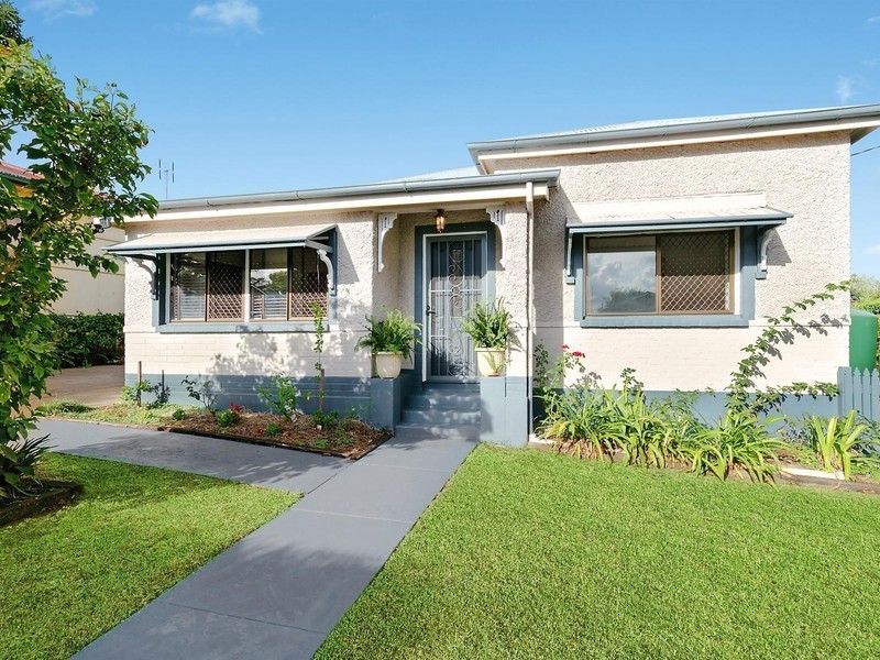 56 Mary Street, Mount Lofty QLD 4350