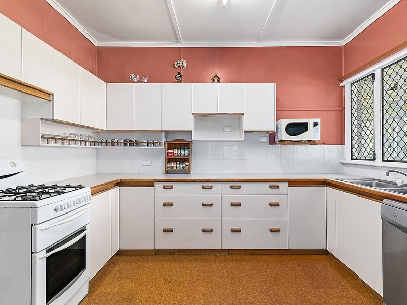 22 Alford Street, Mount Lofty QLD 4350