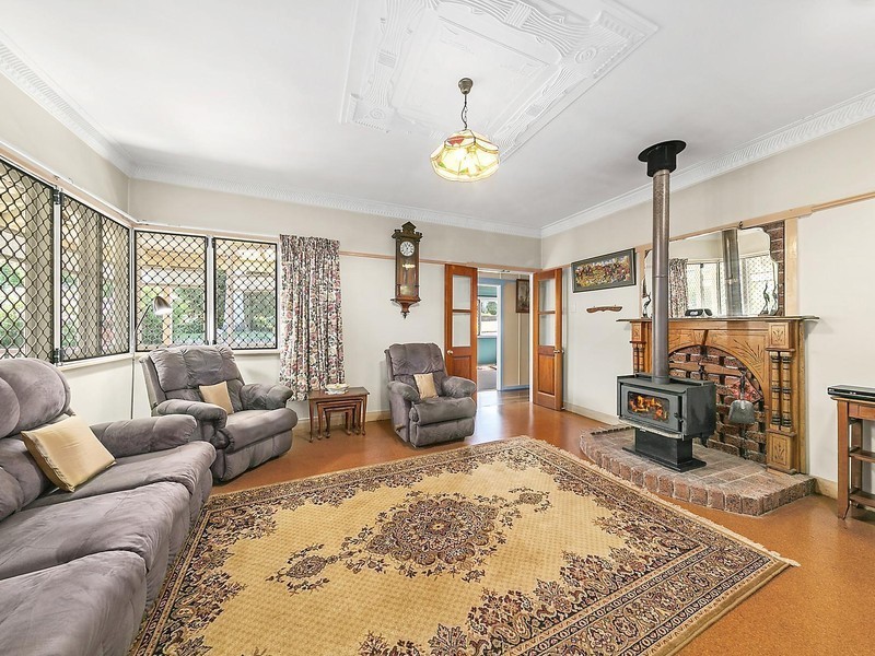 22 Alford Street, Mount Lofty QLD 4350