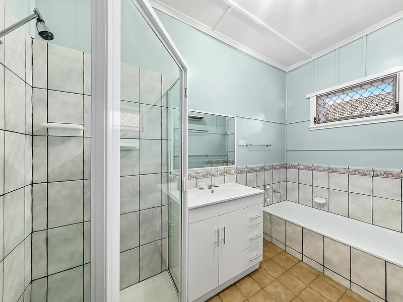 22 Alford Street, Mount Lofty QLD 4350