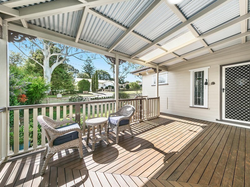 22 Alford Street, Mount Lofty QLD 4350