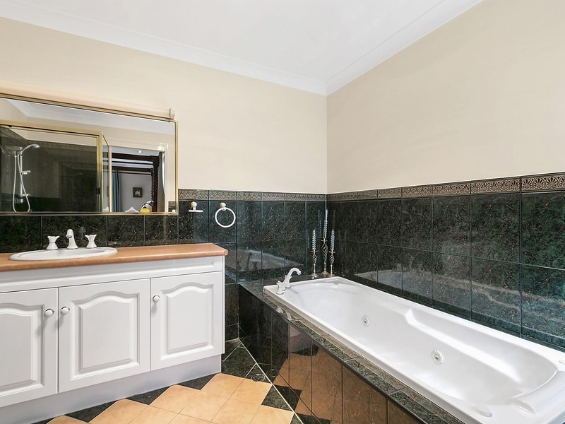 18 Purnawilla Court, Middle Ridge QLD 4350