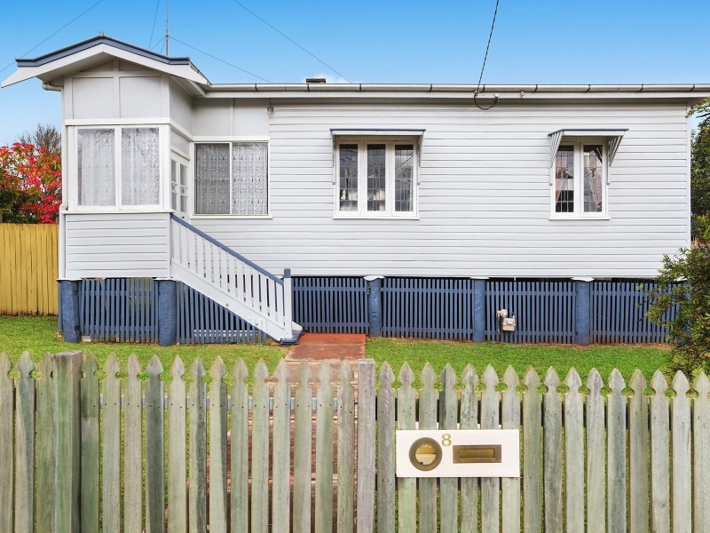 8 Lawrence Street, South Toowoomba QLD 4350