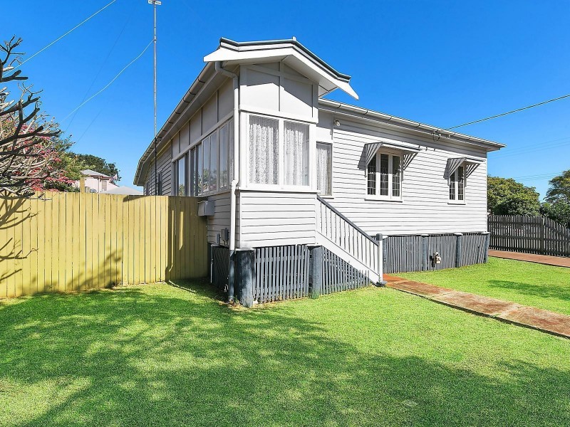 8 Lawrence Street, South Toowoomba QLD 4350