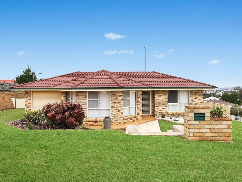 44 Barlow Street, Wilsonton QLD 4350