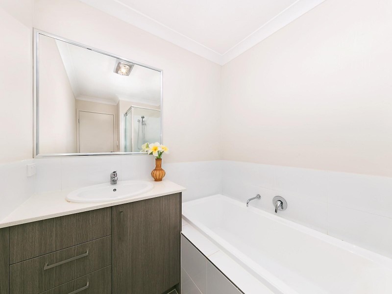 1/5 Sanctuary Drive, Cranley QLD 4350