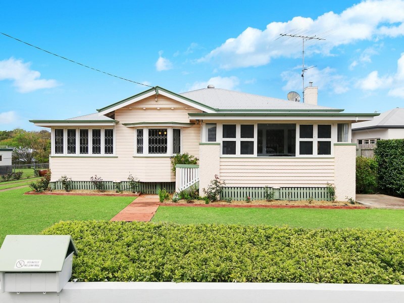 6 Stonehaven Street, Mount Lofty QLD 4350