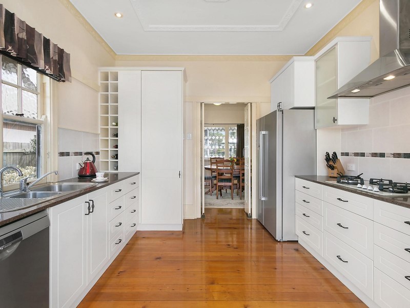 6 Stonehaven Street, Mount Lofty QLD 4350
