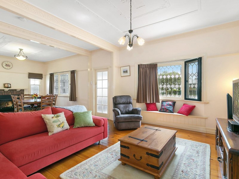 6 Stonehaven Street, Mount Lofty QLD 4350