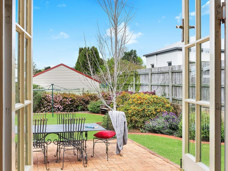 6 Stonehaven Street, Mount Lofty QLD 4350