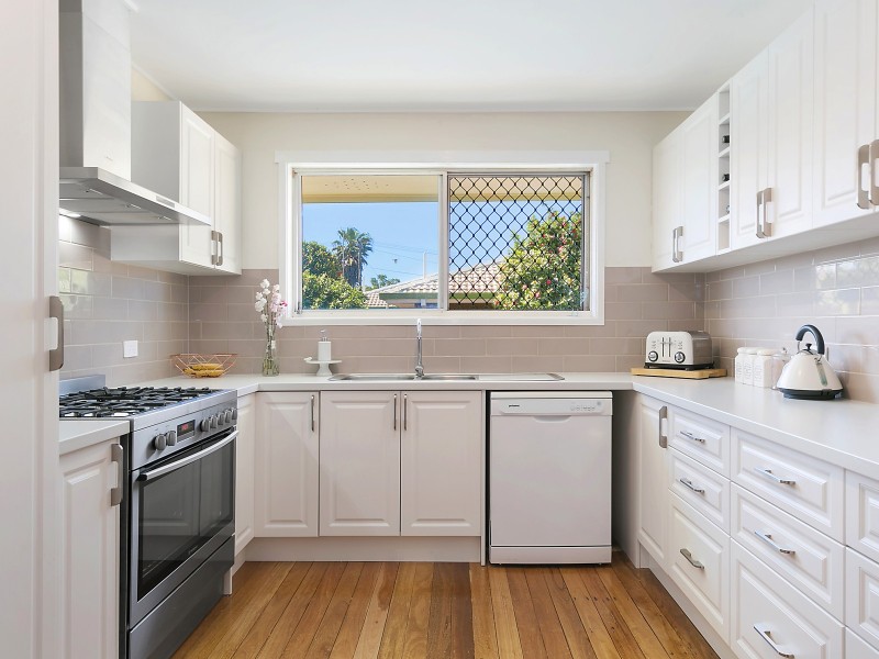 1 Skoien Street, Harristown QLD 4350