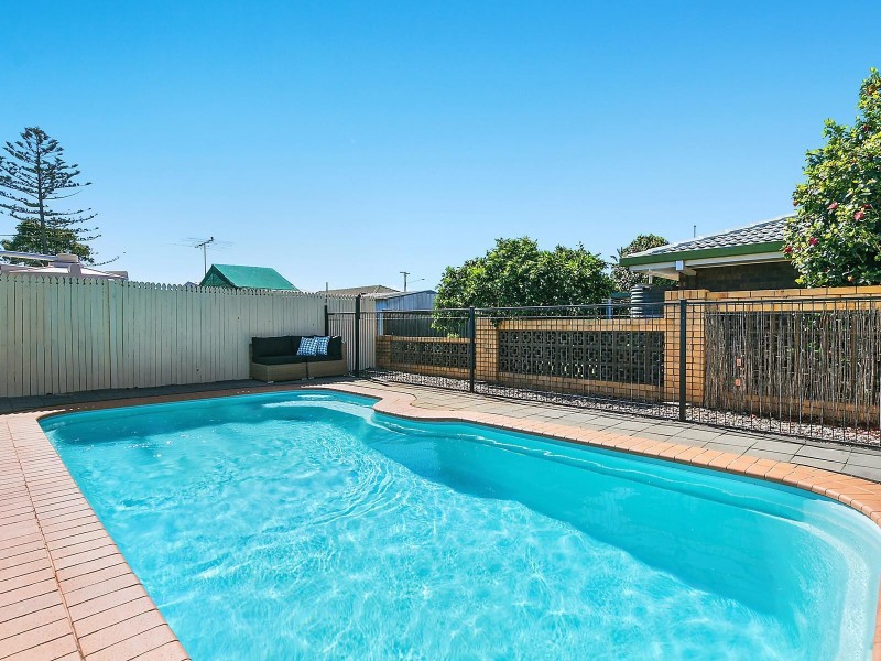 1 Skoien Street, Harristown QLD 4350