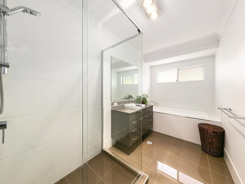 9 Guido Avenue, Blue Mountain Heights QLD 4350