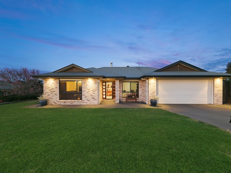 2 Nioka Drive, Highfields QLD 4352