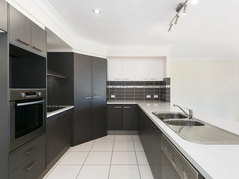 19 Settlers Drive, Gowrie Junction QLD 4352