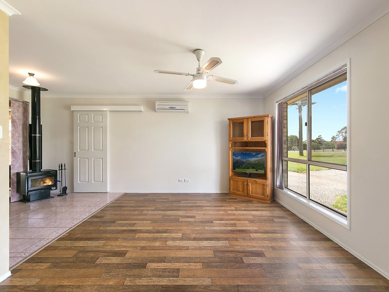 16 Lobwein Street, Meringandan West QLD 4352