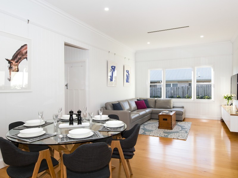 25 Collins Street, Mount Lofty QLD 4350