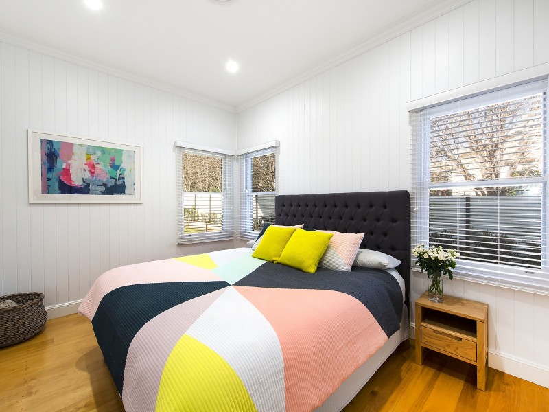 25 Collins Street, Mount Lofty QLD 4350