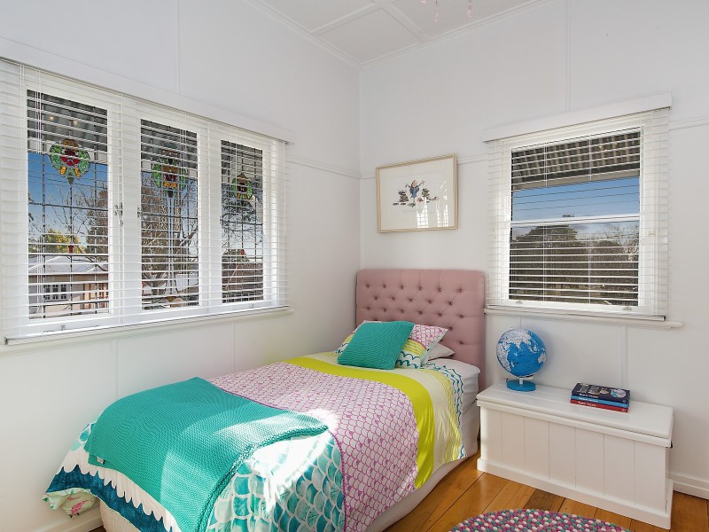 25 Collins Street, Mount Lofty QLD 4350