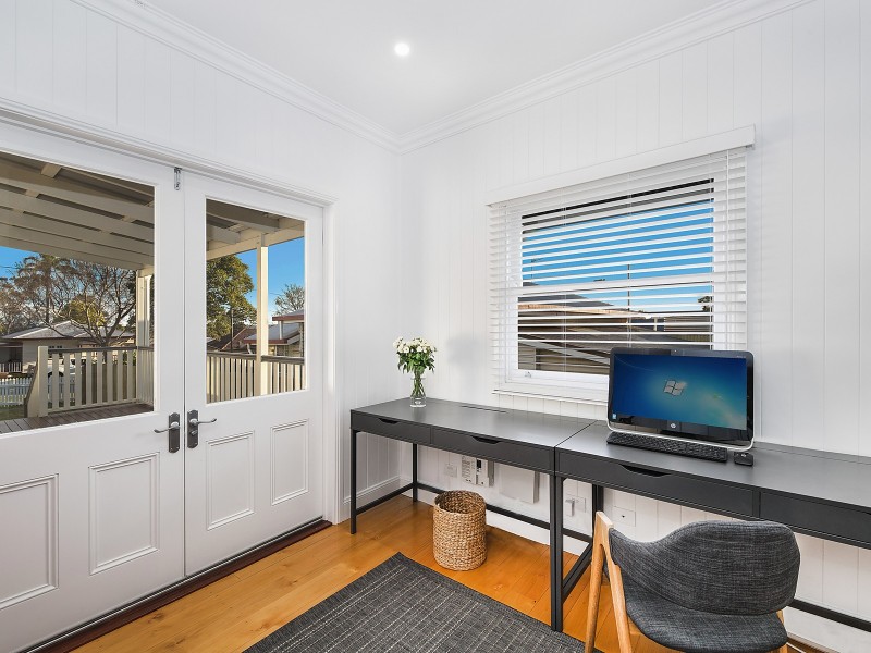 25 Collins Street, Mount Lofty QLD 4350