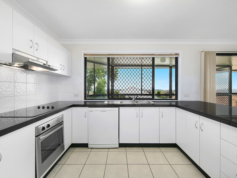 5 Dodson Crescent, Mount Kynoch QLD 4350