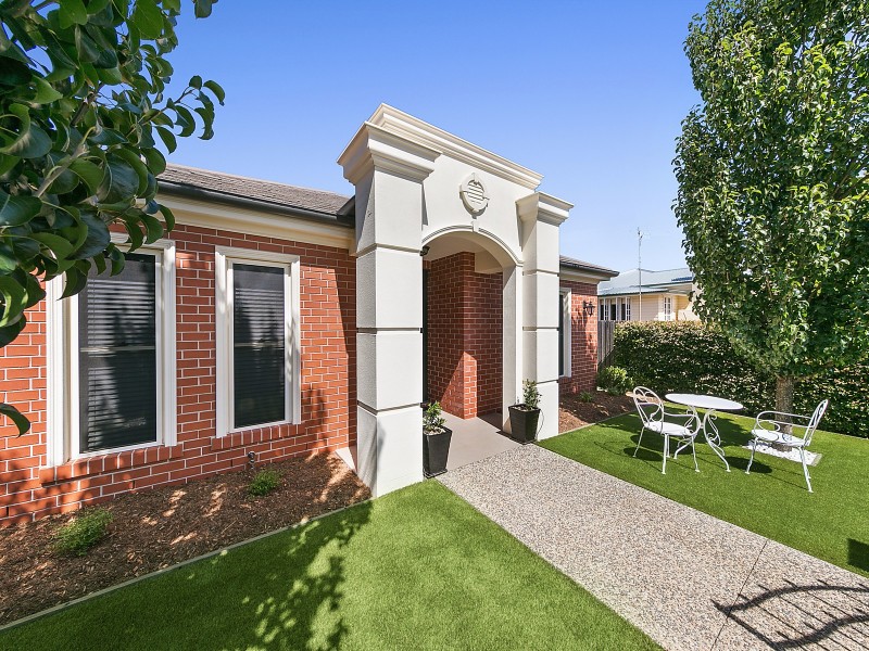 1/82 Curzon Street, East Toowoomba QLD 4350