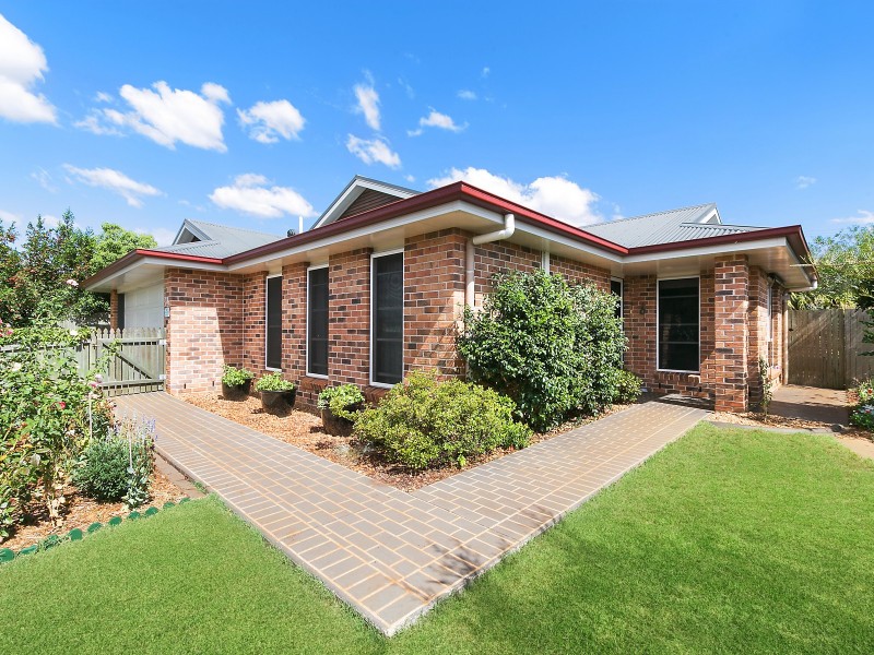 34 Calypso Street, Middle Ridge QLD 4350