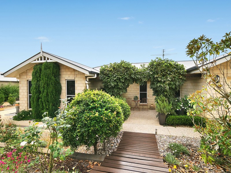 11 Jenna Court, Highfields QLD 4352