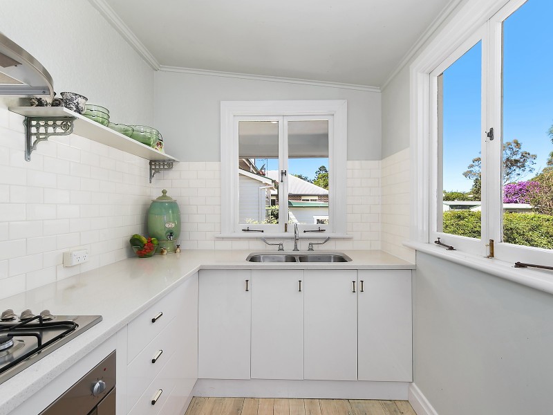 30 Collins Street, Mount Lofty QLD 4350