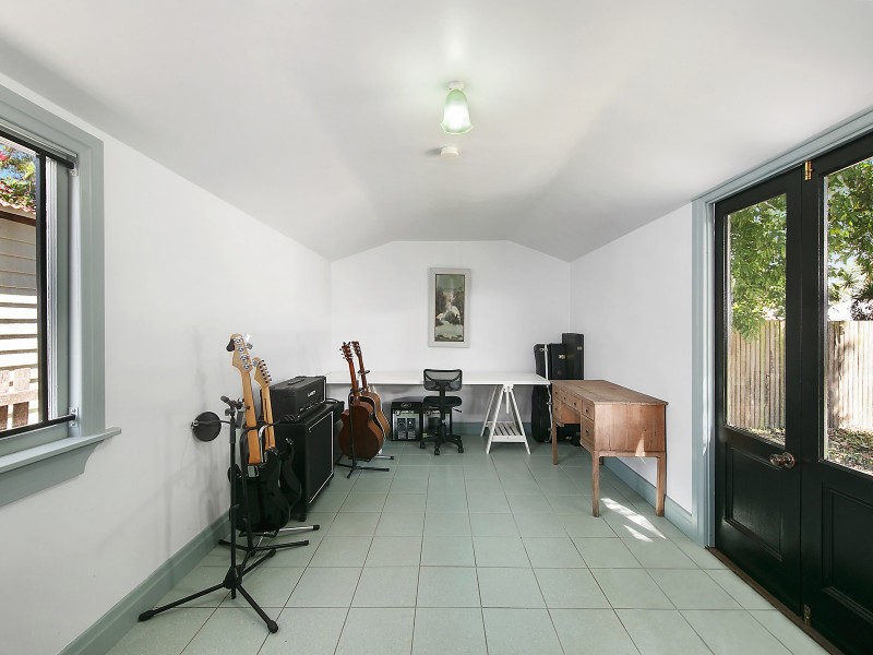 30 Collins Street, Mount Lofty QLD 4350