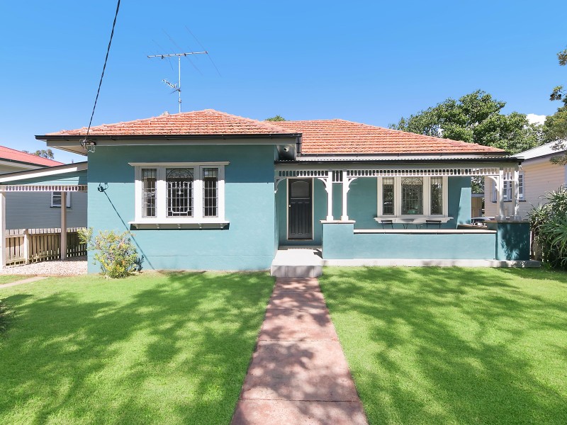 30 Collins Street, Mount Lofty QLD 4350