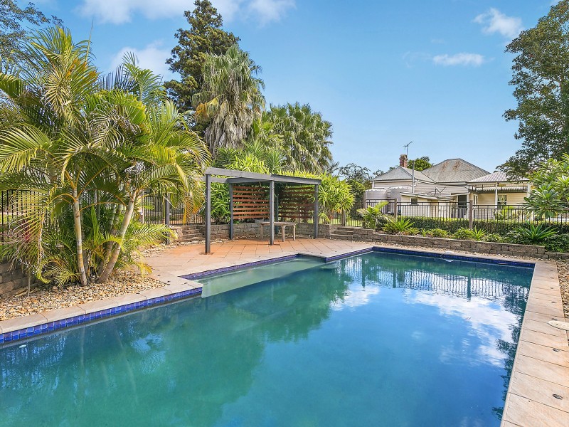 11 Ravenscourt Street, Centenary Heights QLD 4350