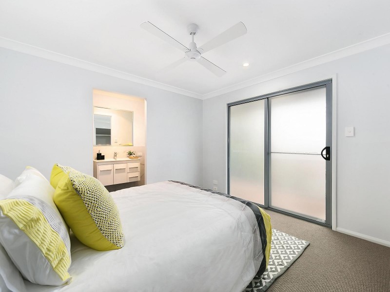 2/23 West Street, Newtown QLD 4350