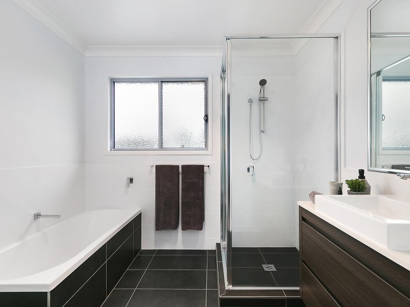 2/23 West Street, Newtown QLD 4350