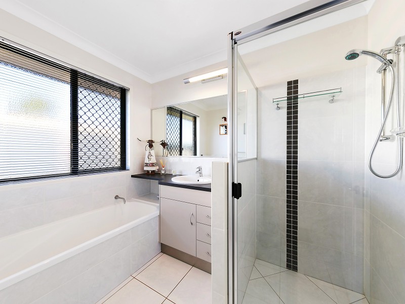 53 Phipps Drive, Meringandan West QLD 4352