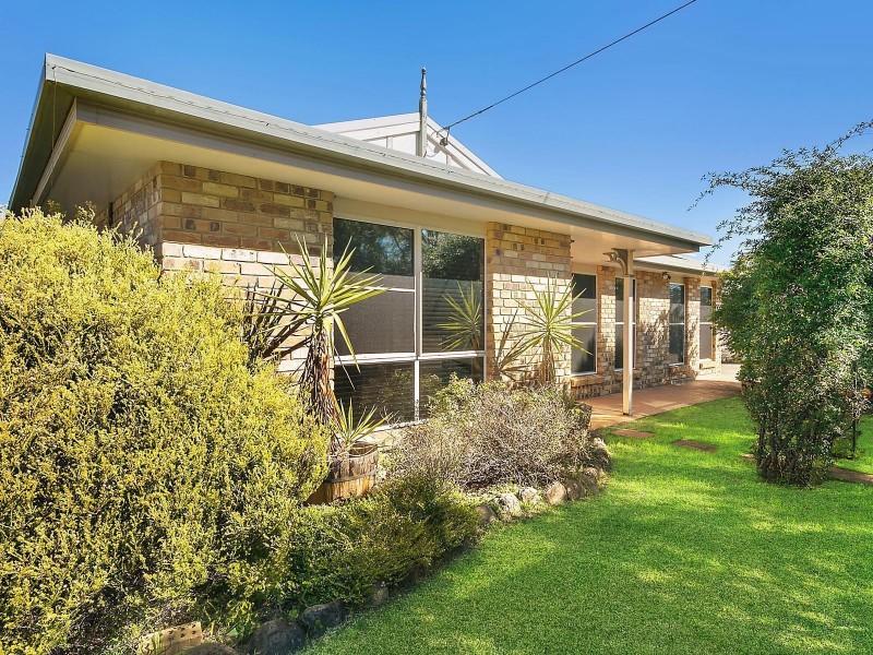 3 Lake Drive, Meringandan QLD 4352
